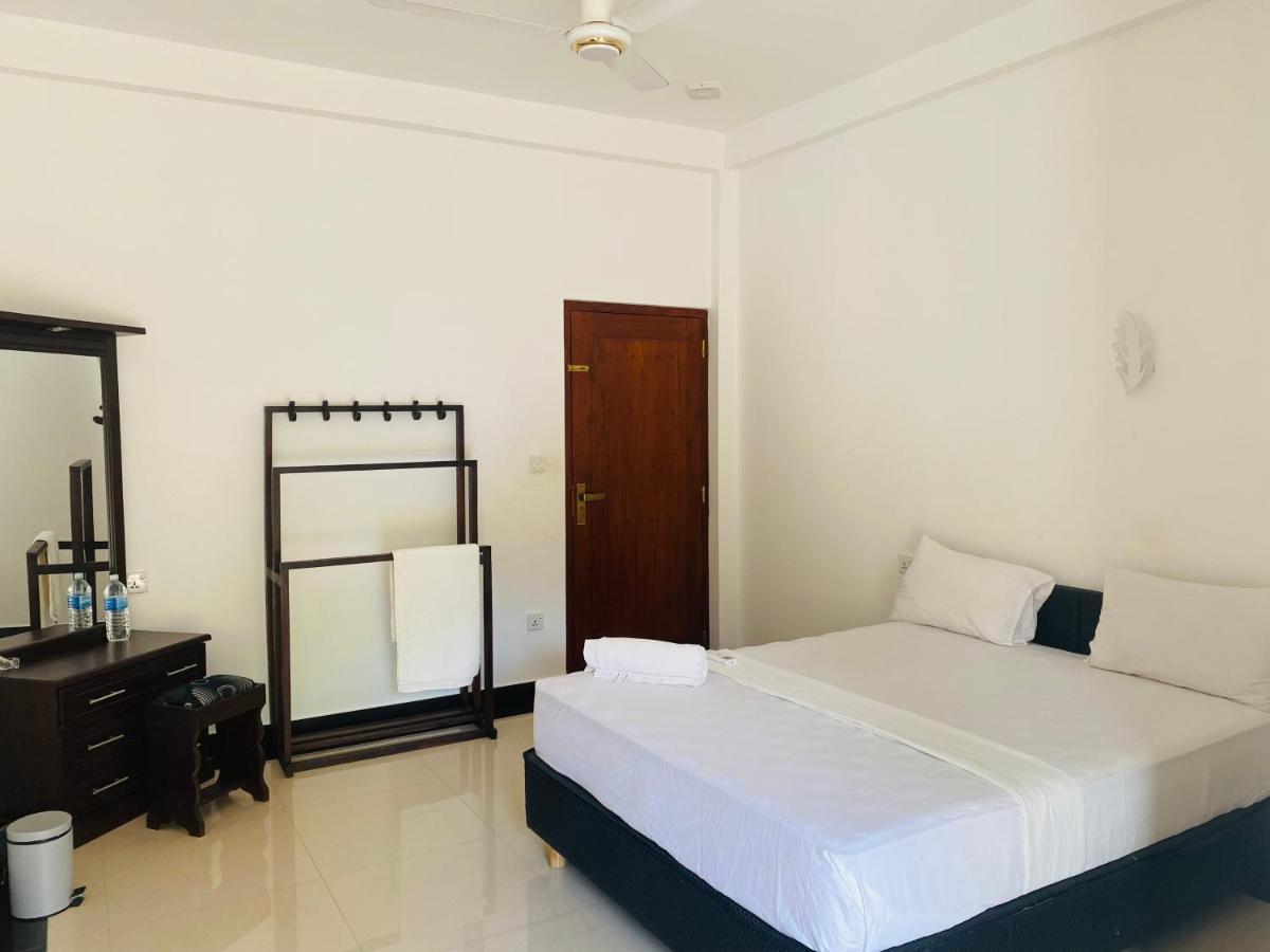 The Kingslayer Resort Negombo Exterior photo